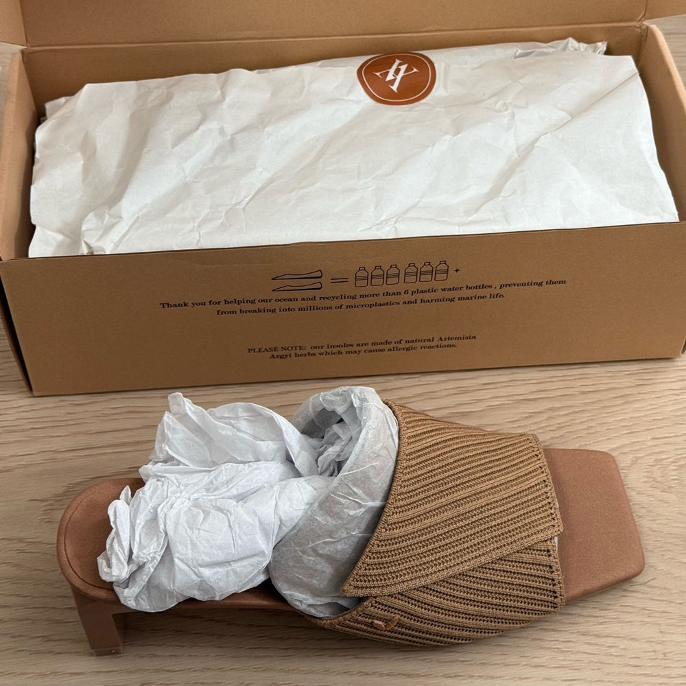 SALE NEW Vivaia almond Slip-On Sandals
